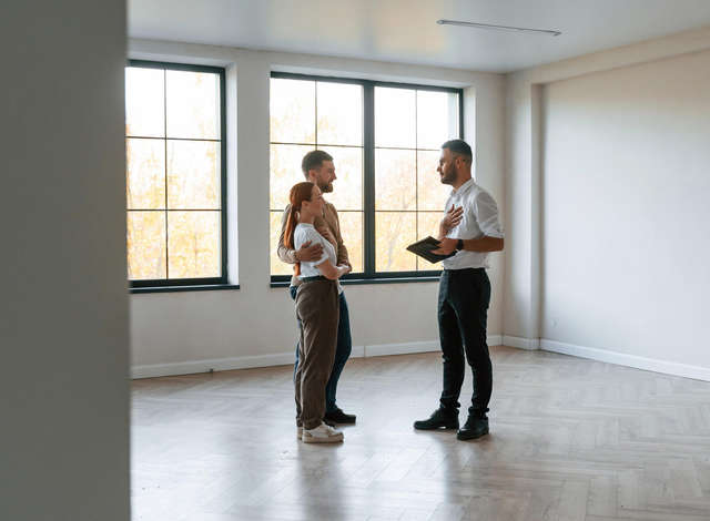 Agent immobilier, d'homme à home